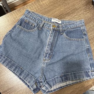 (Category: ) located in . Submitted by ysbllrs (Listing ID 1439176668, Image 1). Description: .