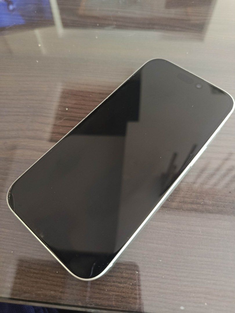 Apple Iphone 15 256 GB Green (Category: iPhone 15 Series) located in Manila. Submitted by paulcyrus0110 (Listing ID 1439202104, Image 2). Description: Apple Iphone 15 256 GB Green Issue noticeable at pictures 79 BH selling for 27 000 php .
