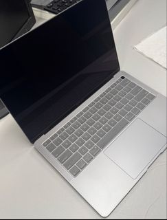 Apple MacBook Air  2019464941124472678400