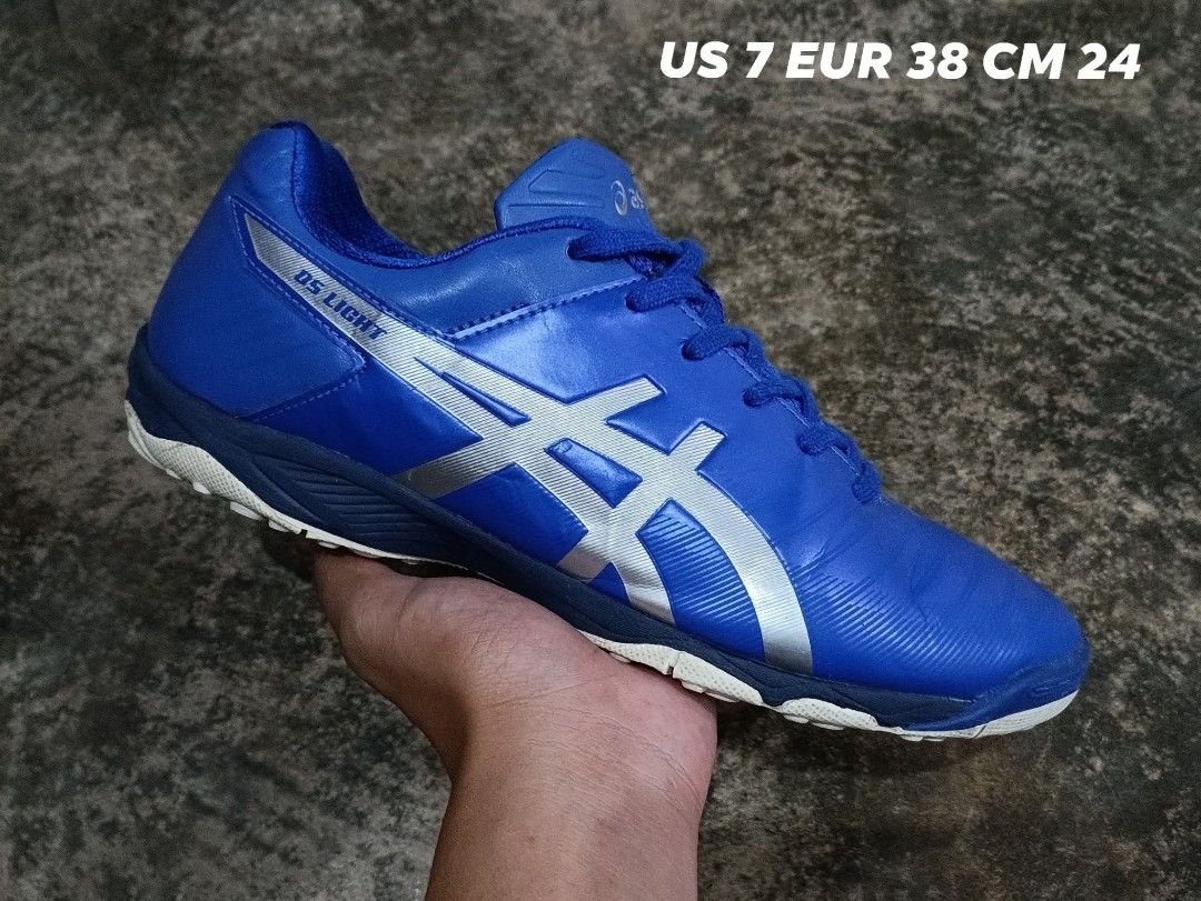 Asics DS Light Soccer Shoes - US 7 (Category: Sneakers) located in Manila. Submitted by keenforest.c4b4c0 (Listing ID 1439210939, Image 1). Description: - Asics DS Light soccer shoes - Size: US 7, EUR 38, 24 cm - Features the Asics logo - Color: Blue with white sole - Condition: Good.