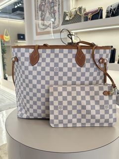 (Category: ) located in . Submitted by Myrzluxuryauthentic (Listing ID 1439222784, Image 1). Description: .