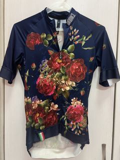 (Category: ) located in . Submitted by wardrobe2 (Listing ID 1439201136, Image 1). Description: .