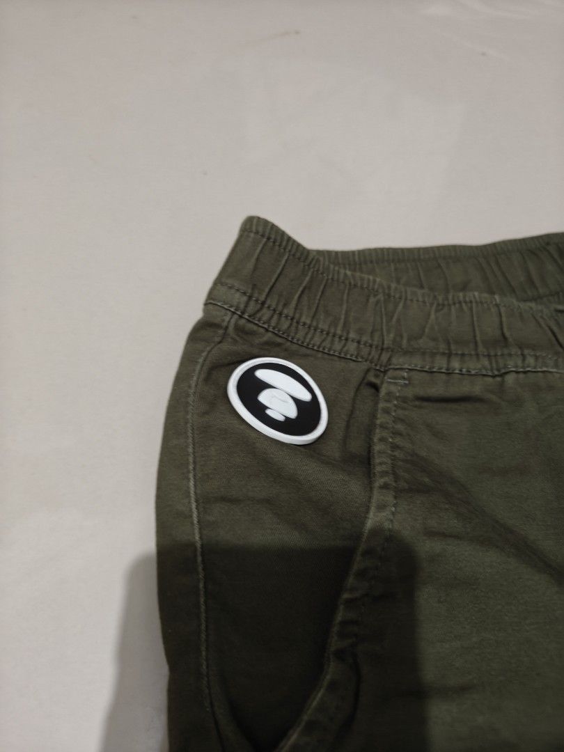 Bape aape jogger like new (Category: Joggers) located in Bulacan. Submitted by tipidayos (Listing ID 1439200651, Image 3). Description: Bape aape jooger Size Small mens W30 Like new condition Meetup malolos or shipping.