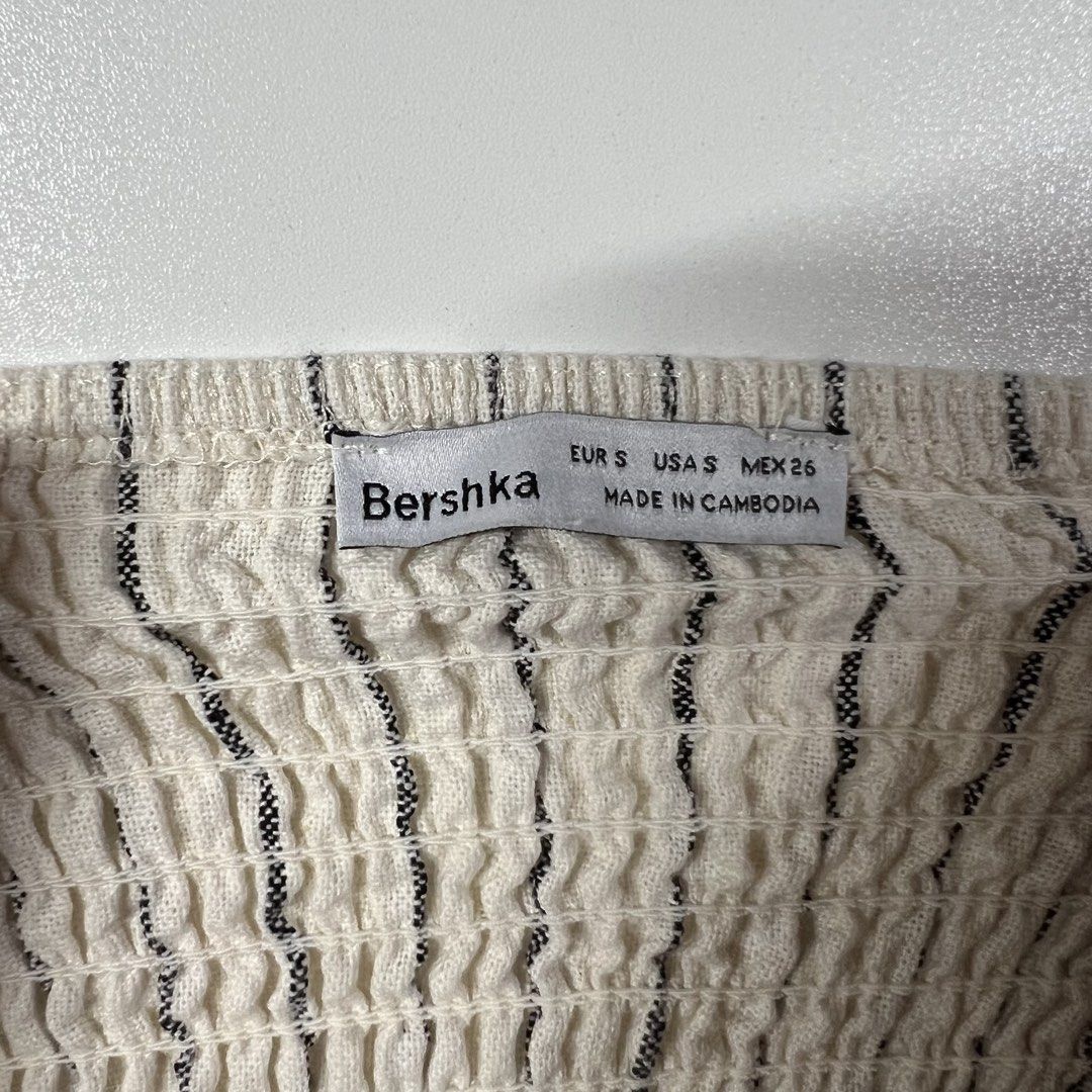 Bershka Striped Corset Top (Category: Sleeveless) located in Makati City. Submitted by declutter.archi (Listing ID 1439174265, Image 2). Description: .