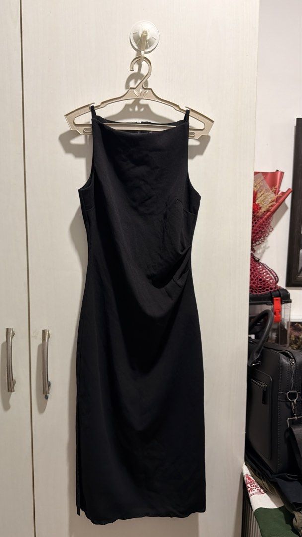 Black Dress (Small) (Category: Dresses) located in Mandaluyong City. Submitted by cdvcdv (Listing ID 1439231977, Image 1). Description: Shein Dazy Black Dress with slits (small) Never worn.