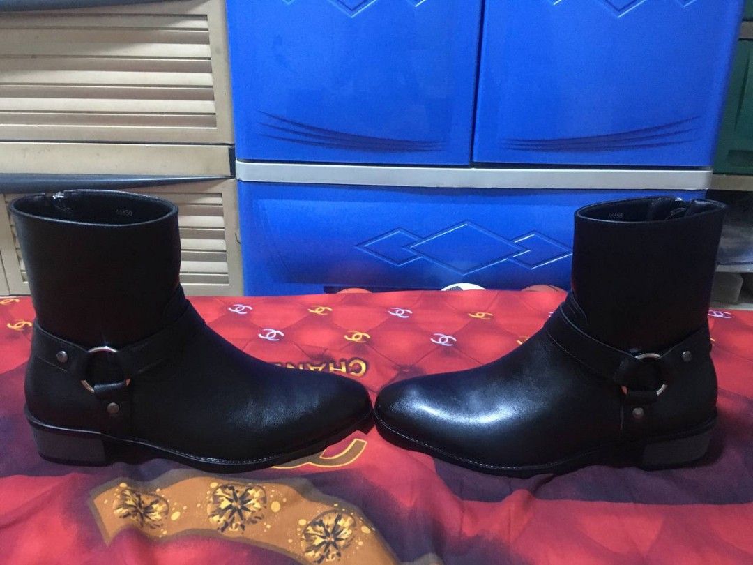 Black Leather Harness Boots with Side Zipper (Category: Boots) located in Manila. Submitted by xoxoxornr (Listing ID 1439121582, Image 3). Description: Harness Chelsea Boots Size 42 EU 3500 (reprice 3000) (hindi ukay kaya wag baratin walang 1k dito hiningi mo na lang sana) Negotiable.