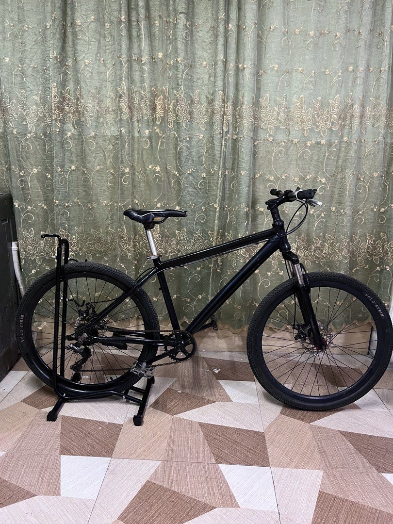 Black Mountain Bike (Category: Bicycles) located in Manila. Submitted by daiki_teo (Listing ID 1439139097, Image 1). Description: - Black mountain bike - Disc brakes - Black frame, tires, and seat - Tires: VELO STORM -alloy rim -alloy frame.