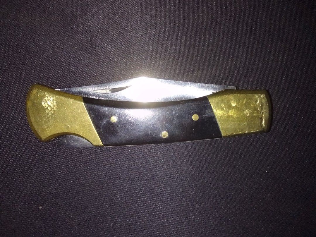 Buck Style Pocket Knife (Category: Knives & Chopping Boards) located in Baguio. Submitted by eskimoprime (Listing ID 1439151973, Image 1). Description: Notes: - Has some issues on the handle as seen in pics (Crack and dents) - Sharp - High Quality - Made in Pakistan - Purchased in the U.S. - Feel free to pm for more pics.