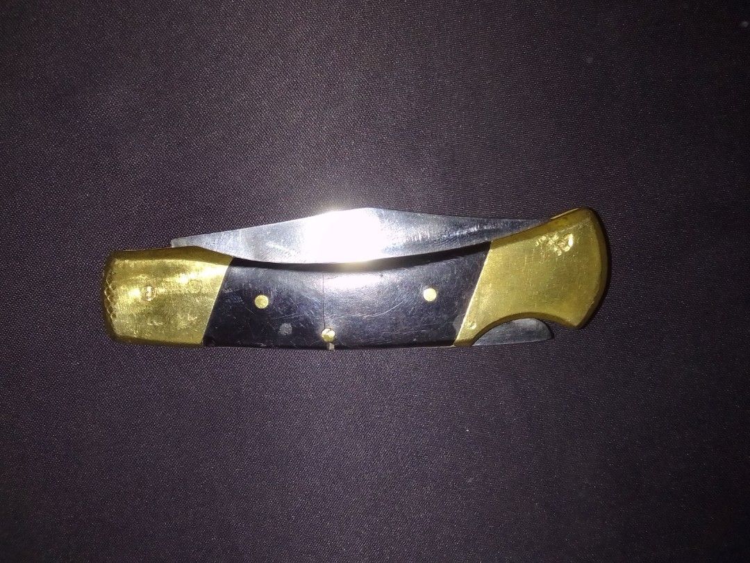 Buck Style Pocket Knife (Category: Knives & Chopping Boards) located in Baguio. Submitted by eskimoprime (Listing ID 1439151973, Image 2). Description: Notes: - Has some issues on the handle as seen in pics (Crack and dents) - Sharp - High Quality - Made in Pakistan - Purchased in the U.S. - Feel free to pm for more pics.