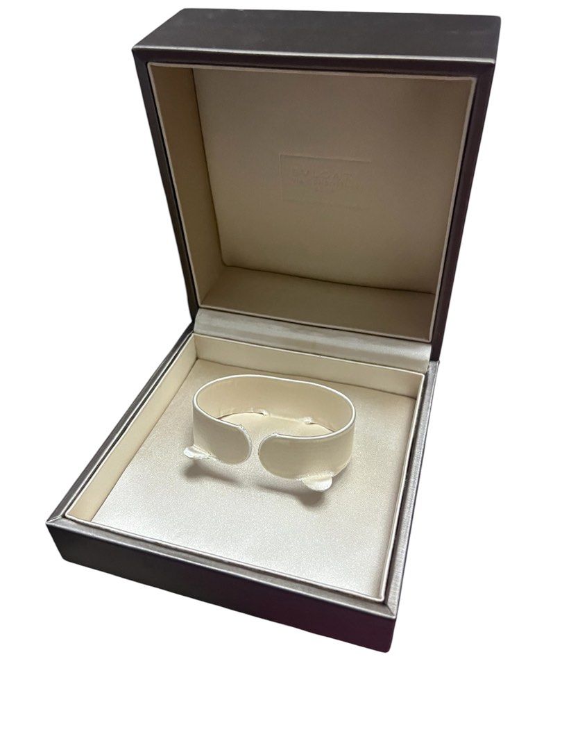 Bvlgari watch bangle box inclusions (Category: Luxury Watches) located in Manila. Submitted by murafinds26 (Listing ID 1439247420, Image 3). Description: Guaranteed authentic .