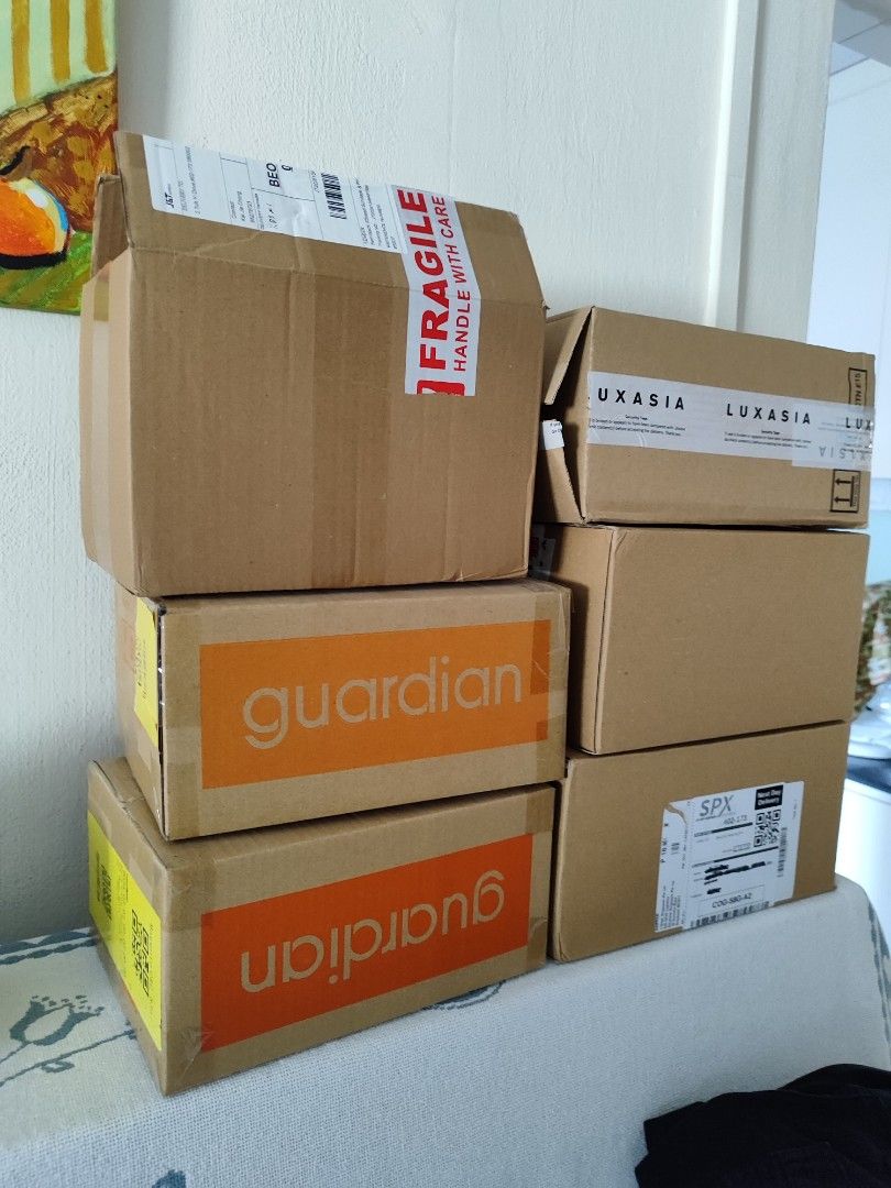Cardboard boxes460226867411691520