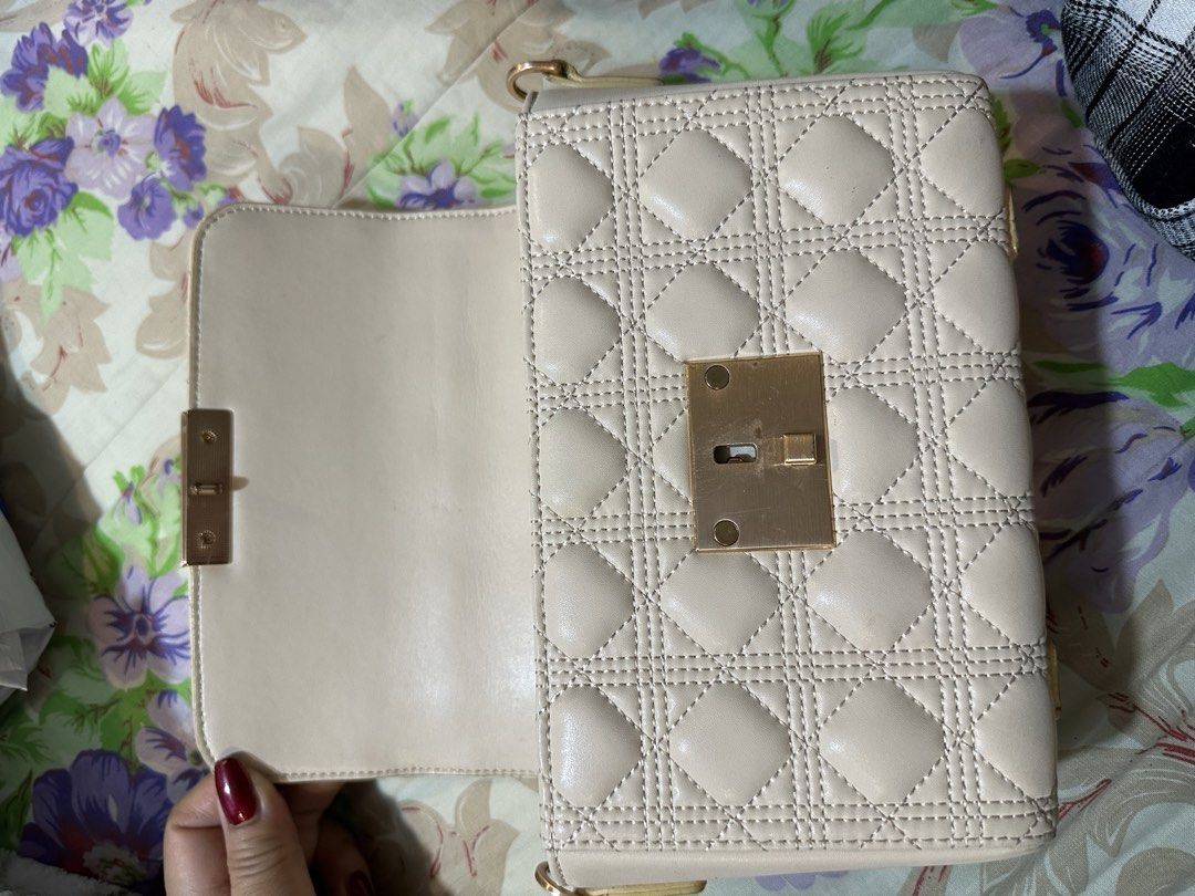 Carlyn Bag (Category: Luxury Bags & Wallets) located in Paranaque City. Submitted by love1927 (Listing ID 1439161849, Image 2). Description: UP for grabs is my lightly used Authentic Carlyn in good condition In Beige Genuine lambskin leather .