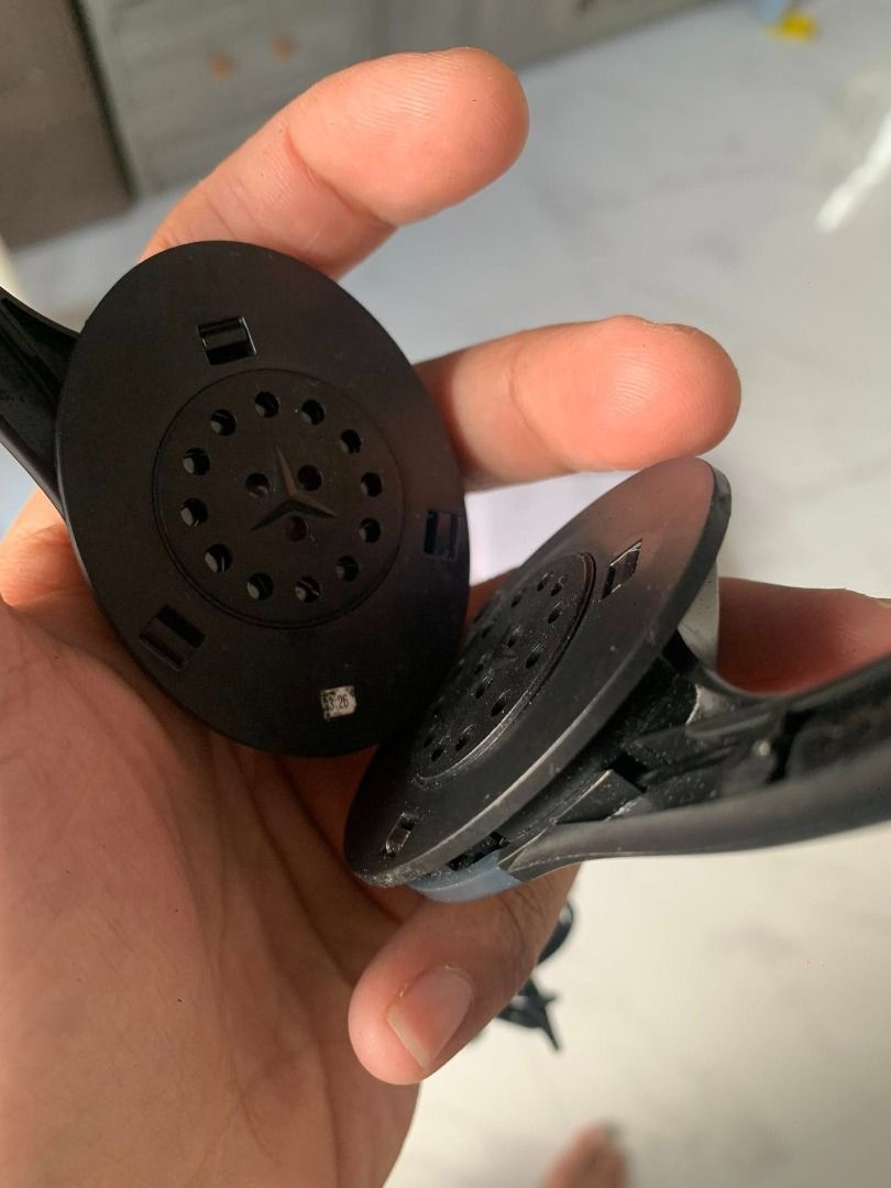 Casio CP-16 Headphones (Category: Headphones & Headsets) located in Caloocan City. Submitted by kandmshop (Listing ID 1439237103, Image 2). Description: - Casio CP-16 headphones - 3.5mm jack - Color: Black with gray ear cups - Coiled cable - Condition: Good.