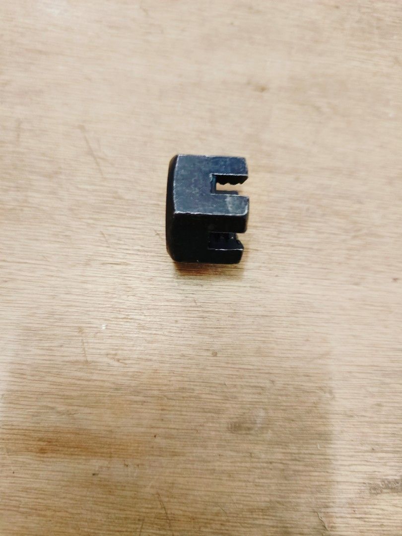 Castle hex nut course thread 26mm (Category: Construction & Building Materials) located in Alfonso. Submitted by mrasterisk (Listing ID 1439070850, Image 2). Description: Product details: M18/2.5 26mm Carbon steel material 5pcs.