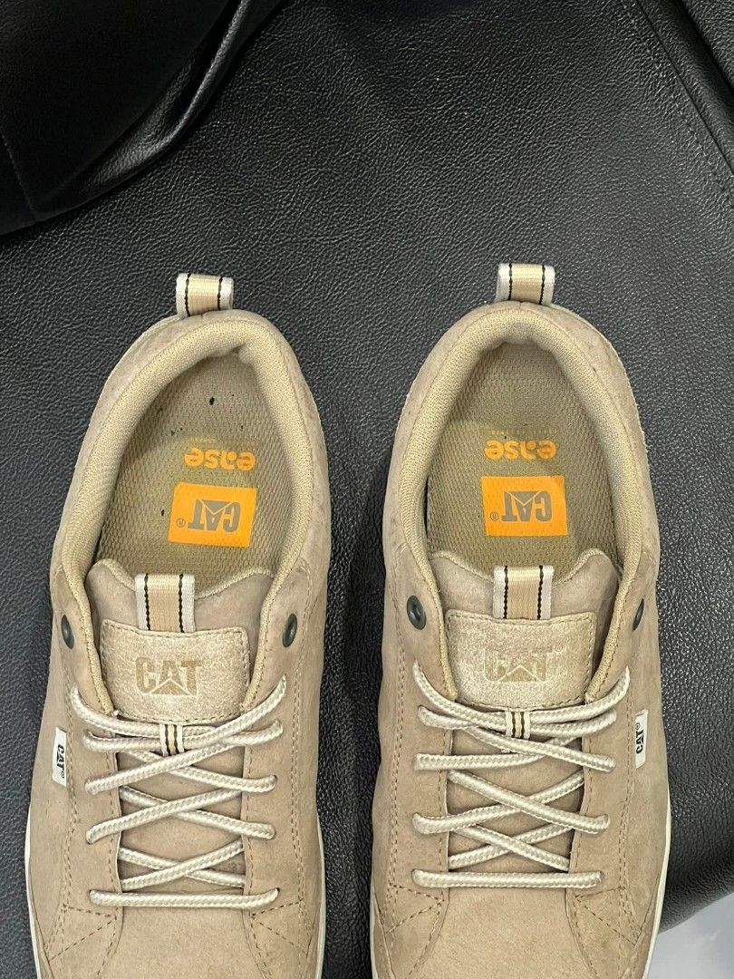 Caterpillar (CAT) Casual Shoes (Category: Casual Shoes) located in Toledo. Submitted by retxed1966 (Listing ID 1439084277, Image 2). Description: - Caterpillar (CAT) - Beige suede upper - Size: UK 7, US 8, EUR 41 - Lace-up closure - CAT logo on tongue, insole, and sole.