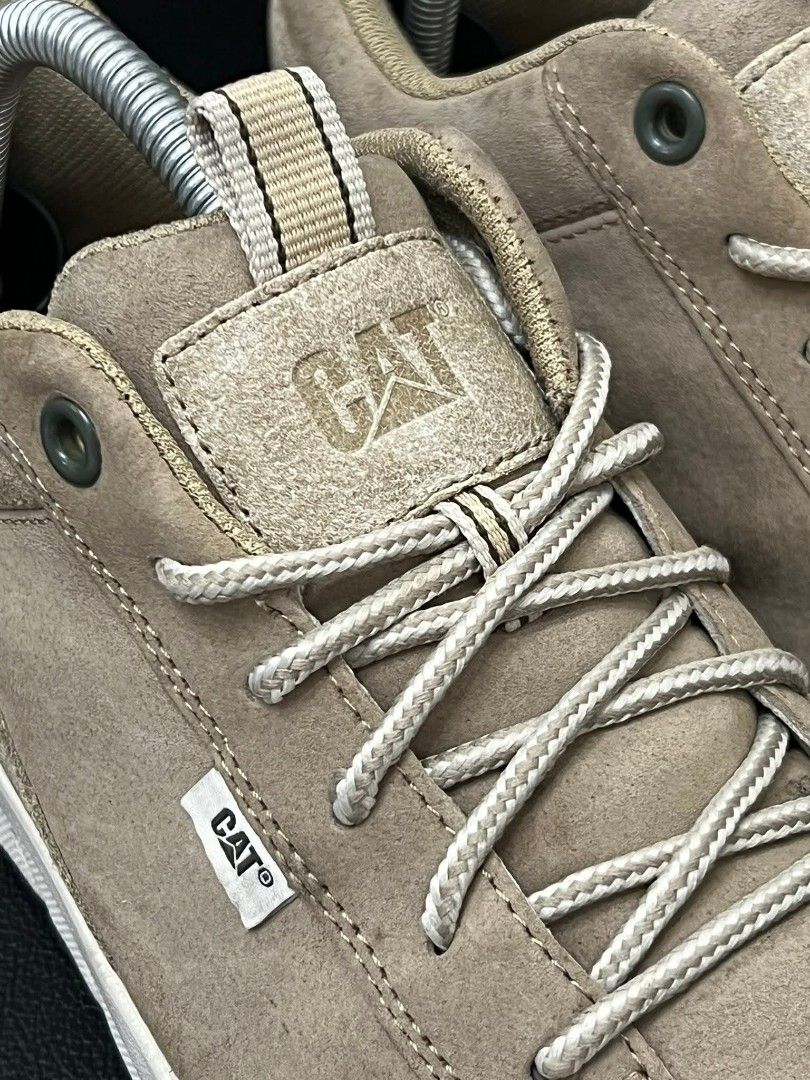 Caterpillar (CAT) Casual Shoes (Category: Casual Shoes) located in Toledo. Submitted by retxed1966 (Listing ID 1439084277, Image 3). Description: - Caterpillar (CAT) - Beige suede upper - Size: UK 7, US 8, EUR 41 - Lace-up closure - CAT logo on tongue, insole, and sole.