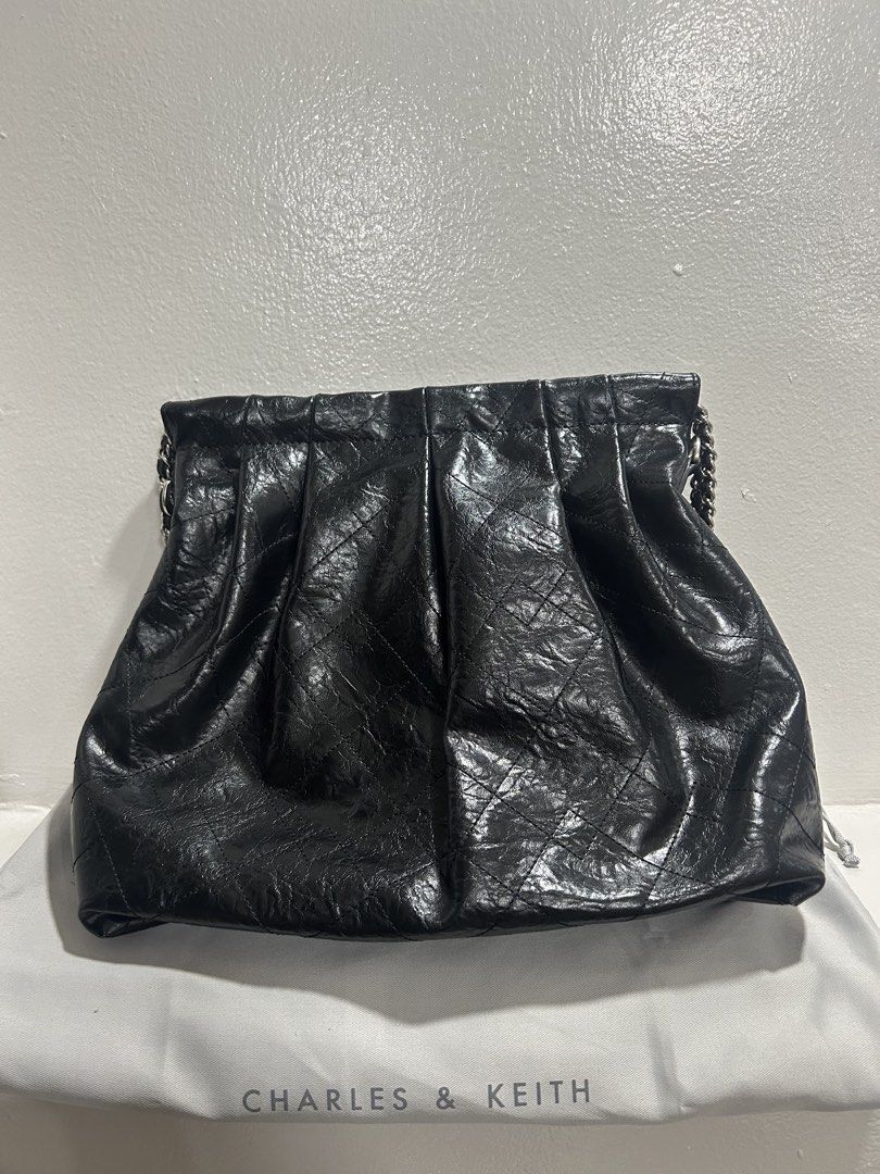 Charles and keith duo chain bag (Category: Luxury Bags & Wallets) located in Bacoor. Submitted by bagelyasells12 (Listing ID 1439123854, Image 2). Description: With pouch and dustbag.