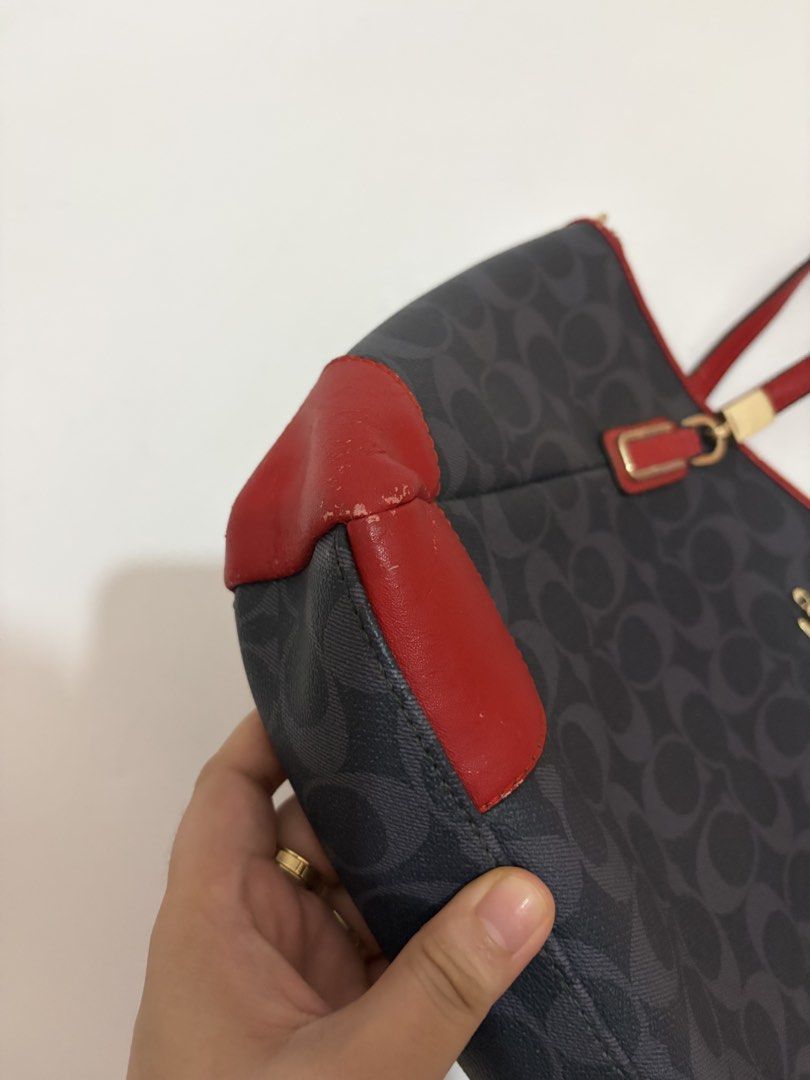 Coach Madison Kelsey (Category: Luxury Bags & Wallets) located in Manila. Submitted by joyoncedloved (Listing ID 1439097459, Image 3). Description: FREE when you buy 2 bags 😊 No sling and hang tag Issues are visible Loc: Valenzuela City.