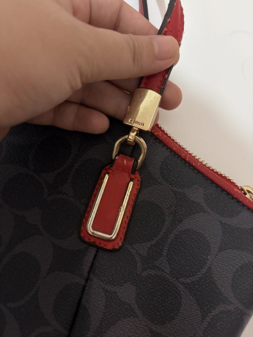 Coach Madison Kelsey (Category: Luxury Bags & Wallets) located in Manila. Submitted by joyoncedloved (Listing ID 1439097459, Image 2). Description: FREE when you buy 2 bags 😊 No sling and hang tag Issues are visible Loc: Valenzuela City.