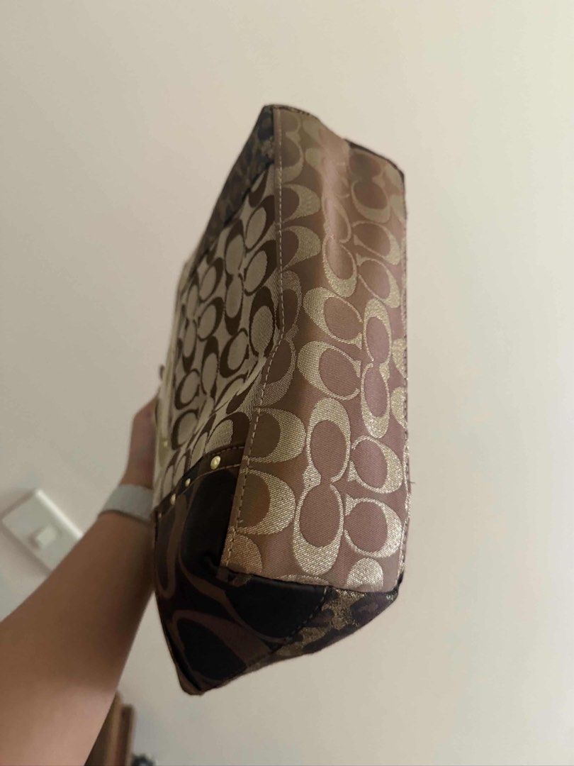 Coach Patchwork Tote Bag (5k lowest offer) Open for Bidding (Category: Luxury Bags & Wallets) located in Manila. Submitted by dumayasque57133 (Listing ID 1439225035, Image 3). Description: For Bidding, 5k lowest offer - Authentic Coach tote bag - Patchwork design with mixed patterns and colors - Dual top handles - Includes Coach hangtag - Gold-tone hardware - Spacious interior - Ideal for daily essentials I only sell this here sa carousel. Not in