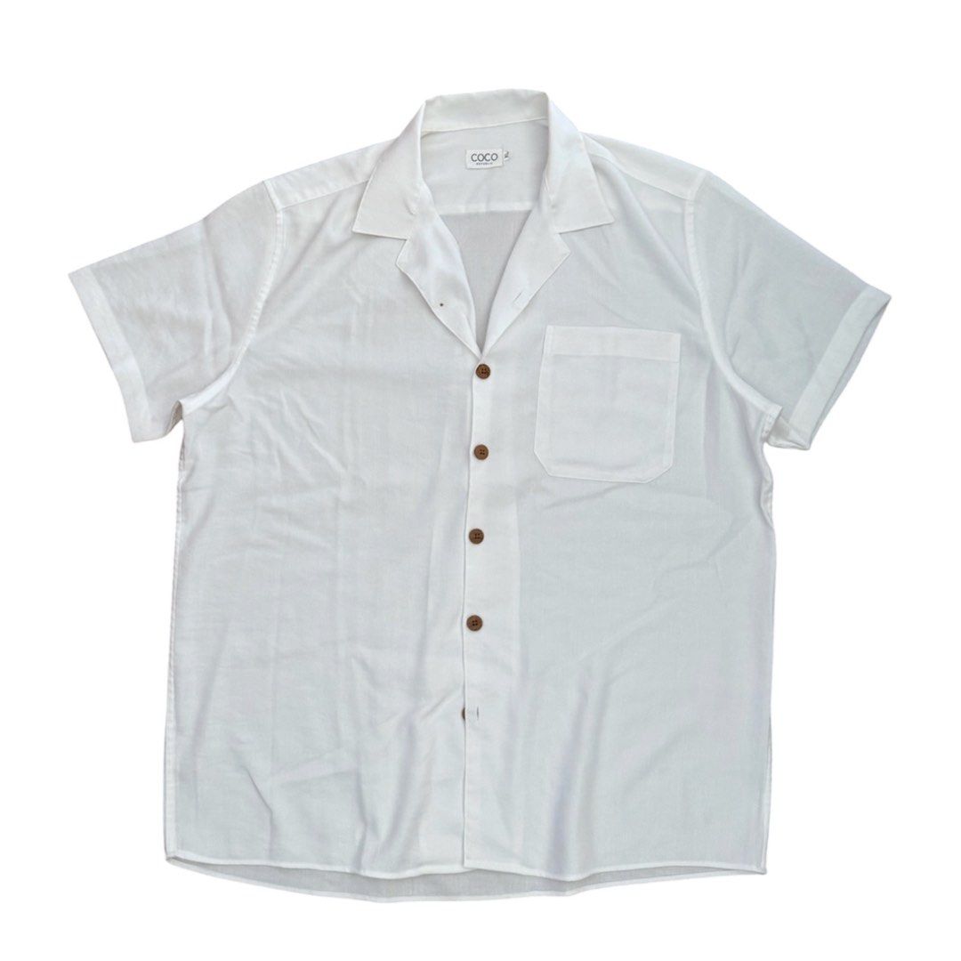 Coco Republic White button down polo (Category: Tshirts & Polo Shirts ) located in Manila. Submitted by dja23 (Listing ID 1439236103, Image 1). Description: Width: 24 in Length: 30 in front 31 in back Sleeve length: 8.5 in Color may vary due to lighting, see pic for issues, no refund/return unless valid reasoning.
