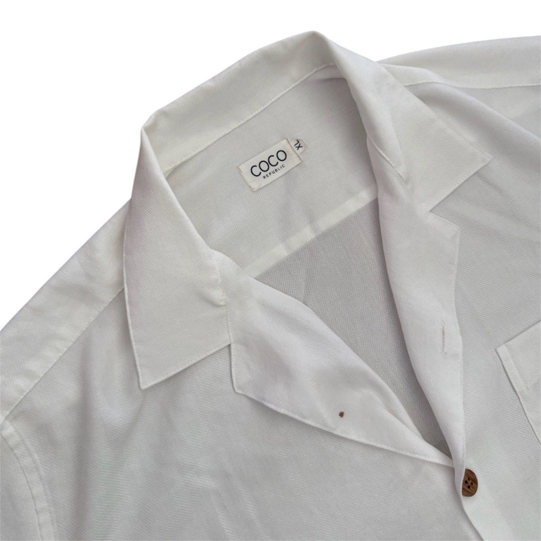 Coco Republic White button down polo (Category: Tshirts & Polo Shirts ) located in Manila. Submitted by dja23 (Listing ID 1439236103, Image 2). Description: Width: 24 in Length: 30 in front 31 in back Sleeve length: 8.5 in Color may vary due to lighting, see pic for issues, no refund/return unless valid reasoning.