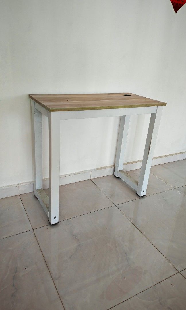 Computer table (Category: Tables & Sets) located in Singapore. Submitted by profione (Listing ID 1439107501, Image 3). Description: - Used Cornell Power Mix stand mixer - Includes: Whisk attachment, stainless steel bowl, splash guard, and power cord - Ideal for baking enthusiasts.