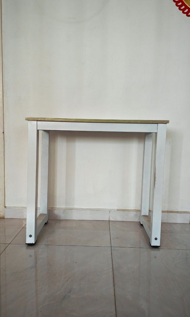 Computer table (Category: Tables & Sets) located in Singapore. Submitted by profione (Listing ID 1439107501, Image 2). Description: - Used Cornell Power Mix stand mixer - Includes: Whisk attachment, stainless steel bowl, splash guard, and power cord - Ideal for baking enthusiasts.