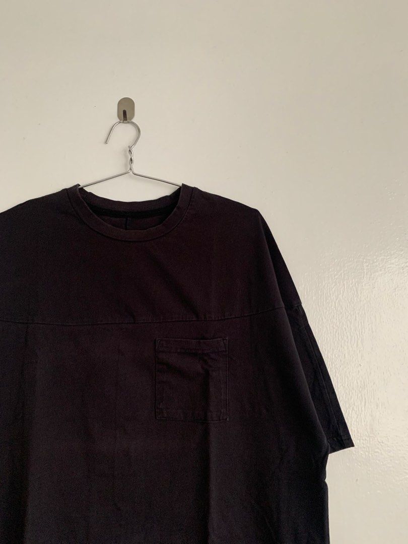 Constructed Charcoal Black Cut-Tag Pocket Tee (Category: Tshirts & Polo Shirts ) located in Quezon City. Submitted by flairnsquair (Listing ID 1439137861, Image 2). Description: Size: Large (Boxy).