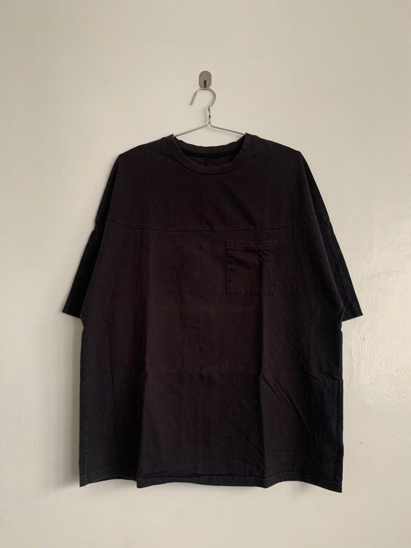 Constructed Charcoal Black Cut-Tag Pocket Tee (Category: Tshirts & Polo Shirts ) located in Quezon City. Submitted by flairnsquair (Listing ID 1439137861, Image 1). Description: Size: Large (Boxy).