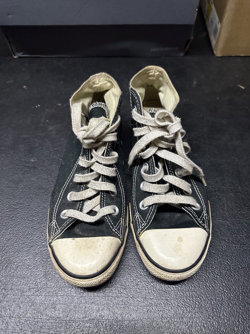 Converse All Star High Cut (Category: Sneakers) located in Quezon City. Submitted by plzdeclutter (Listing ID 1439216319, Image 2). Description: Classic Converse high cut Signs of wear but no major issue Size 5 Womens.