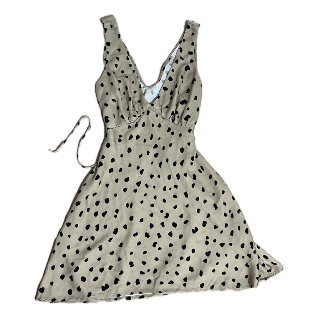 Cream/Beige Print Dress (Category: Dresses) located in Quezon City. Submitted by imn0tningning (Listing ID 1439163151, Image 1). Description: ⭐️ Fits XS to Small ⭐️ PAYMENT FIRST before shipping ⭐️ Buyer is responsible for shipping ⭐️ Location: Metro Manila, Quezon City.