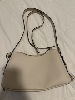 (Category: ) located in . Submitted by preloved_bycarla (Listing ID 1439167826, Image 1). Description: .