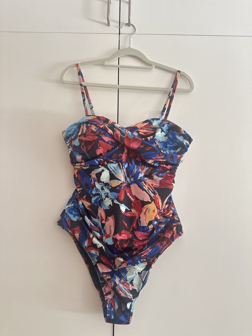 DeFacto Floral Print Swimsuit (Category: Bikinis & Swimsuits) located in Marikina City. Submitted by joizec (Listing ID 1439098485, Image 1). Description: - DeFacto floral swimsuit - Size: L - Design: One-piece - Features: Adjustable straps, back clasp - Color: Multi-color RFS: wrong size.