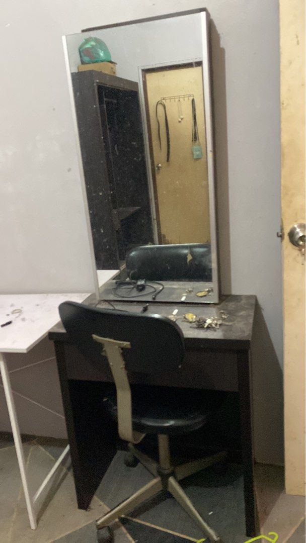 Makeup table (Category: Tables & Sets) located in Kuala Lumpur. Submitted by ayfit (Listing ID 1439098812, Image 2). Description: 1 Almari tanpa pintu rm70 1 Meja makeup rm70 .