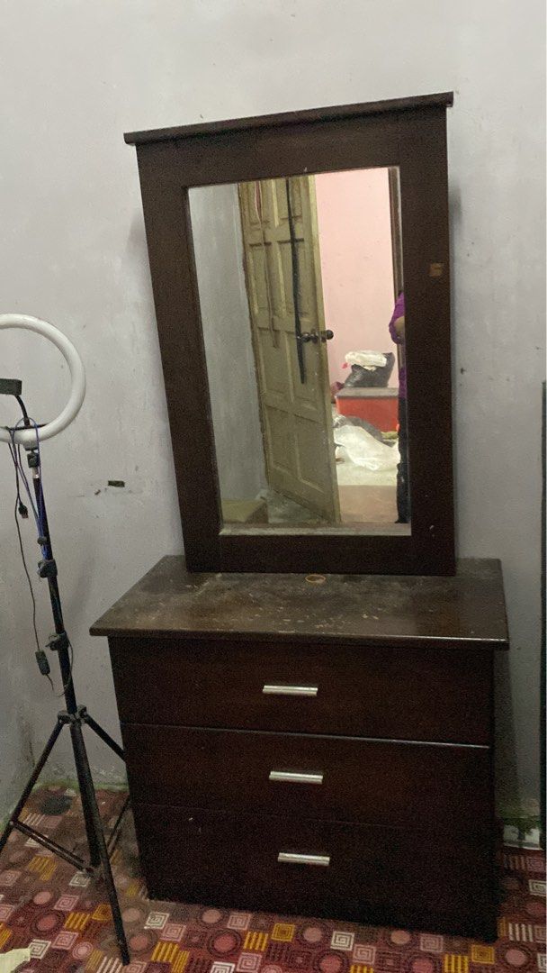Makeup table (Category: Tables & Sets) located in Kuala Lumpur. Submitted by ayfit (Listing ID 1439098812, Image 1). Description: 1 Almari tanpa pintu rm70 1 Meja makeup rm70 .