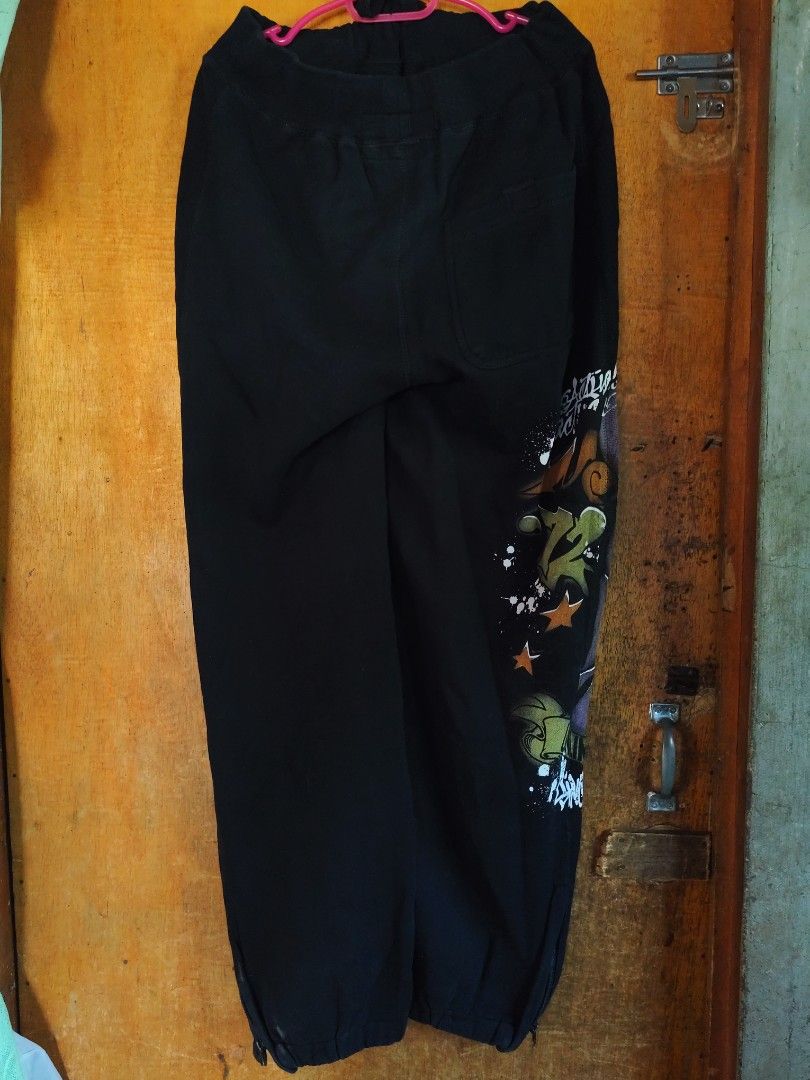 Ecko unlimited Y2k baggy (Category: Joggers) located in Davao. Submitted by thriftpingts (Listing ID 1439111276, Image 2). Description: Ecko unlimited Baggy jogger (M on tag) Condition: 10/10 Color rate : 10/10 Waist: 28-32 Length: 41 Washtags: ✅ Issue: ❌.
