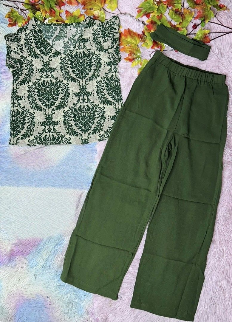 EZEFINDS SHEIN Green Damask Co-ord Set (Category: Sets or Coordinates) located in Cainta. Submitted by Ezefinds (Listing ID 1439168741, Image 1). Description: 11-12yo up to XS Adult - Co-ord set includes top, pants, and headband. - Top features a green and white damask pattern. - Pants and headband are solid green. - Pants have an elastic waistband. - Ideal for a casual and comfortable style..