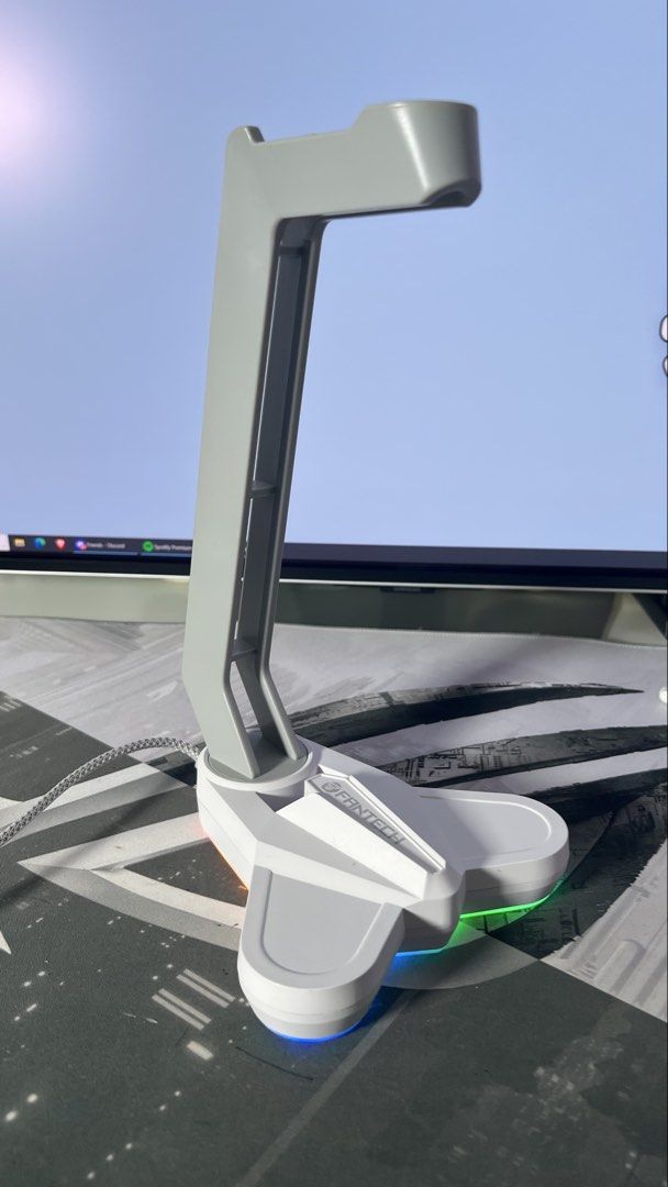 Fantech Headset Stand (Category: Other Accessories) located in Kuala Lumpur. Submitted by jwvakickers (Listing ID 1439192535, Image 1). Description: - Fantech headphone stand in white. - Features integrated RGB lighting. - Sturdy base for stability. - Securely holds your headphones. - No box. .