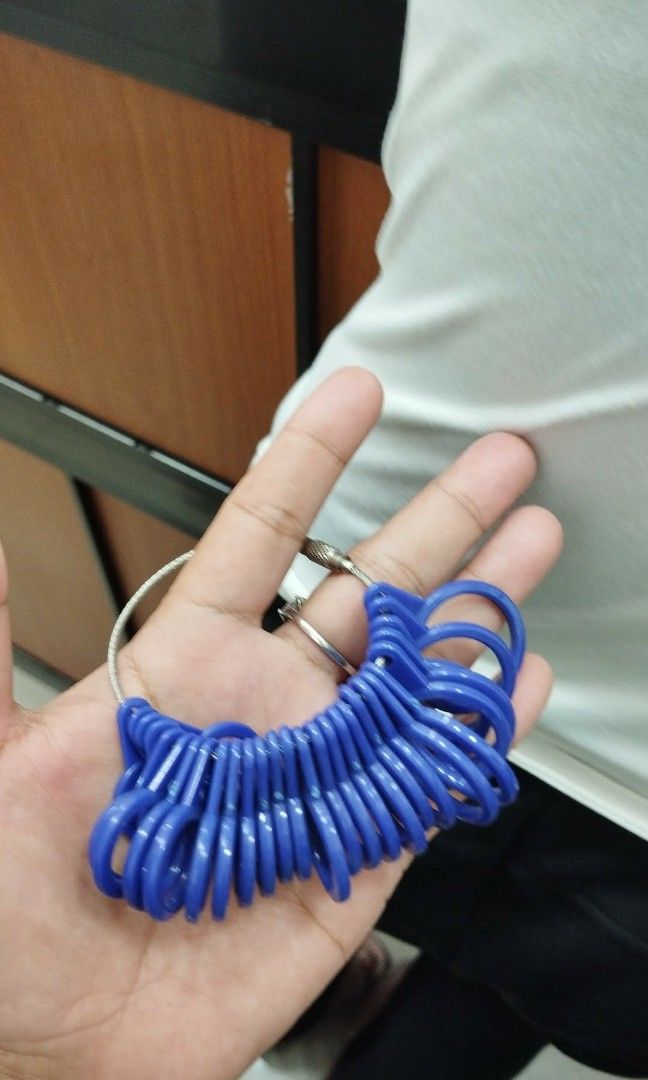 Finger sizer or Ring sizer (Category: Looking For) located in Manila. Submitted by RealGoldPawnable18K21K24K (Listing ID 1439131509, Image 1). Description: Ring Sizer / Finger sizer 300 pesos only 🤩🤩 300 po ang isa‼️ Pwede pa-lalamove para received din same day. 💖.