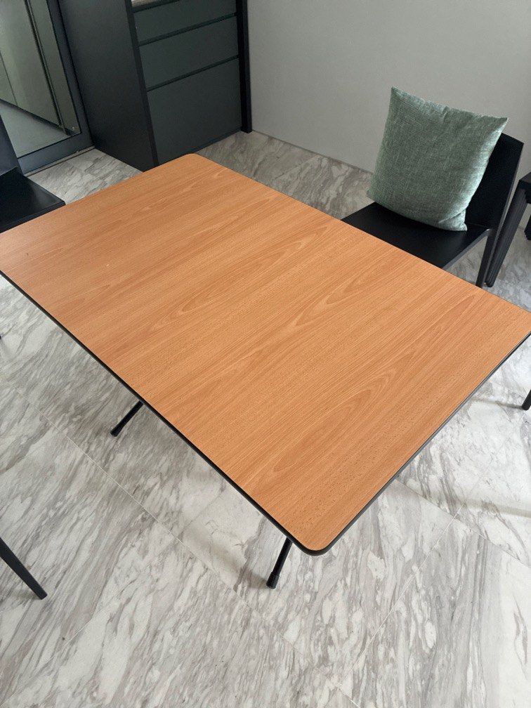 Folding table460199054898647040