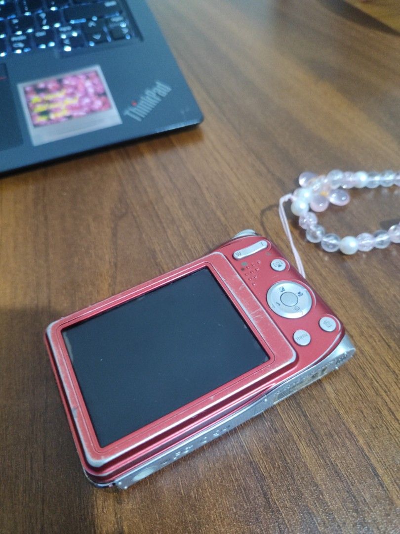 For Sale: GE J1050 DIGICAM (Category: Cameras) located in Las Pinas. Submitted by zuzu.zay (Listing ID 1439086821, Image 2). Description: Hello! GE J1050 DIGICAM FOR SALE! Working po and maganda pa din quality! perfect for sunset photos! isasama ko na po yung case, sdcard and charger once bilhin niyo po. (yung charger is nabili ko lang online) Flaws: - Faded na yung mga description sa button pero all modes are working. - yung ring ng cam (slide 5