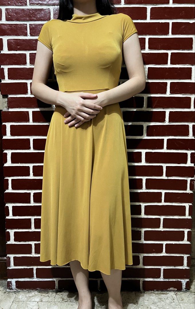 Forme Mustard Dress XS (Category: Dresses) located in Manila. Submitted by joshuahonggg (Listing ID 1439150133, Image 2). Description: - Forme mustard dress - Size: XS - A-line skirt - Tie back detail - Short sleeves - Fitted bodice.