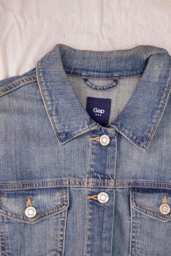 Gap Denim Jacket (Category: Coats, Jackets and Outerwear) located in Marikina City. Submitted by pau.buenviaje (Listing ID 1439130470, Image 1). Description: - Gap denim jacket - Light blue wash - Button-down front - Collared neckline - Long sleeves - Two chest pockets - Two side pockets - Gap logo on inside label.