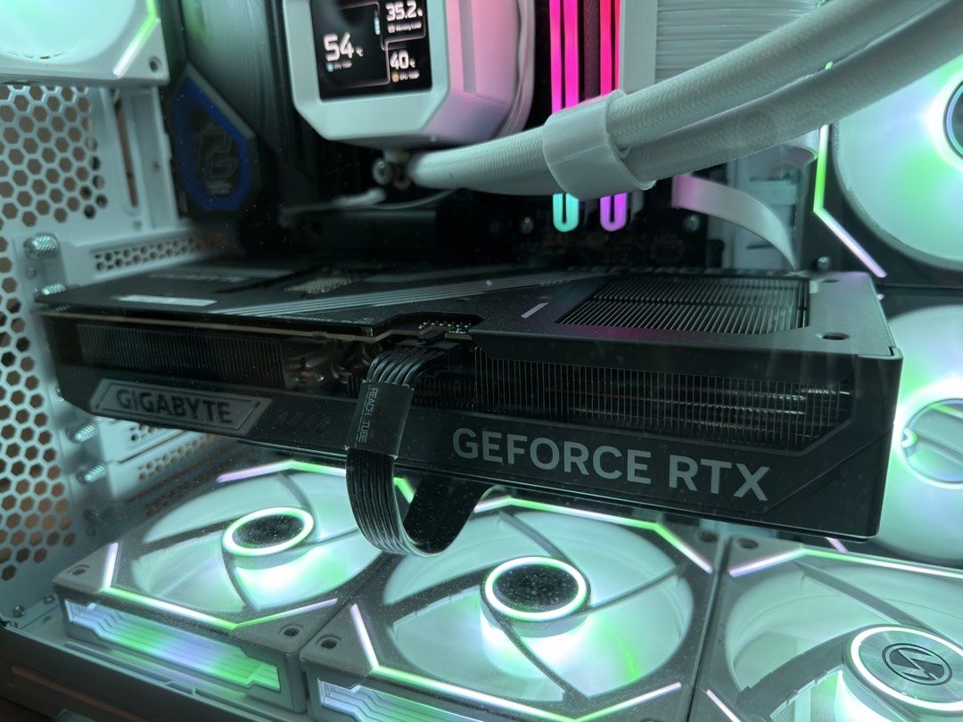 Gigabyte Rtx 5070Ti460173071667046400