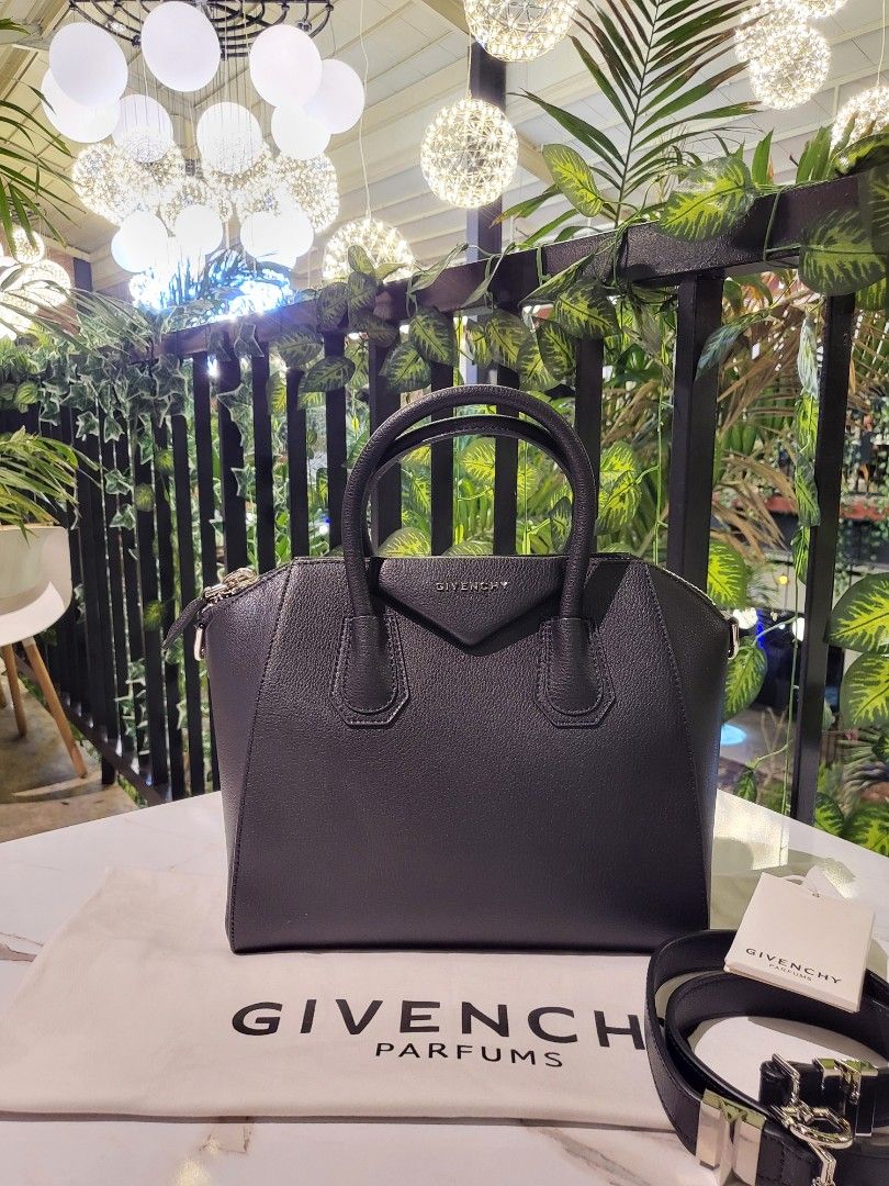 Givenchy Antigona Japan Preloved (Category: Luxury Bags & Wallets) located in Manila. Submitted by mrszregeng (Listing ID 1439139941, Image 1). Description: JAPAN PRELOVED 🇯🇵 💯 GENUINE CALFSKIN LEATHER WITH DUSTBAG WITH CARECARD WITH CODE GIVENCHY UNDERZIP.