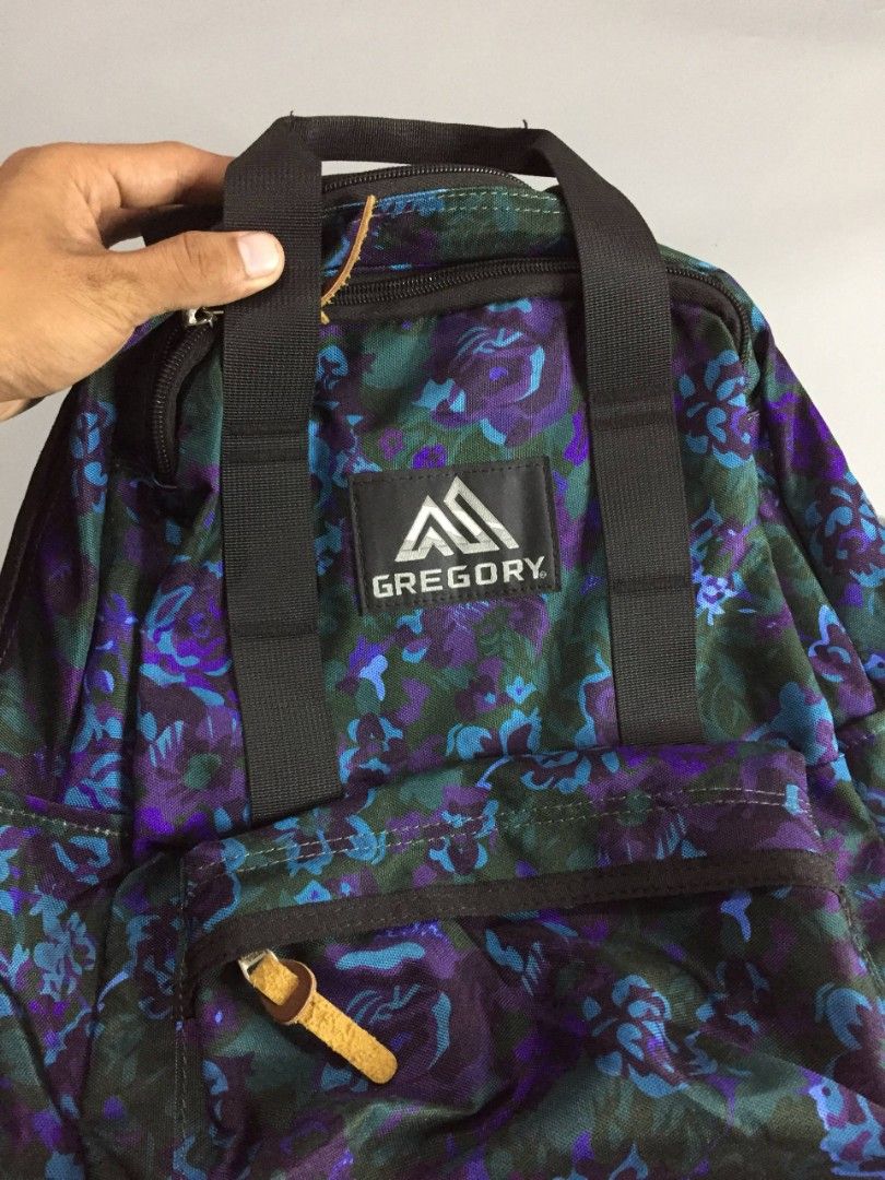 GREGORY (Category: Backpacks) located in Balayan. Submitted by _wethrift (Listing ID 1439223743, Image 3). Description: GREGORY BAG EXCELLENT CONDITION COLOR RATE 9.5/10 NO FLAWS.