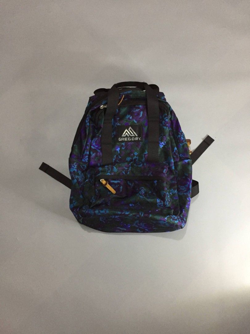 GREGORY (Category: Backpacks) located in Balayan. Submitted by _wethrift (Listing ID 1439223743, Image 1). Description: GREGORY BAG EXCELLENT CONDITION COLOR RATE 9.5/10 NO FLAWS.