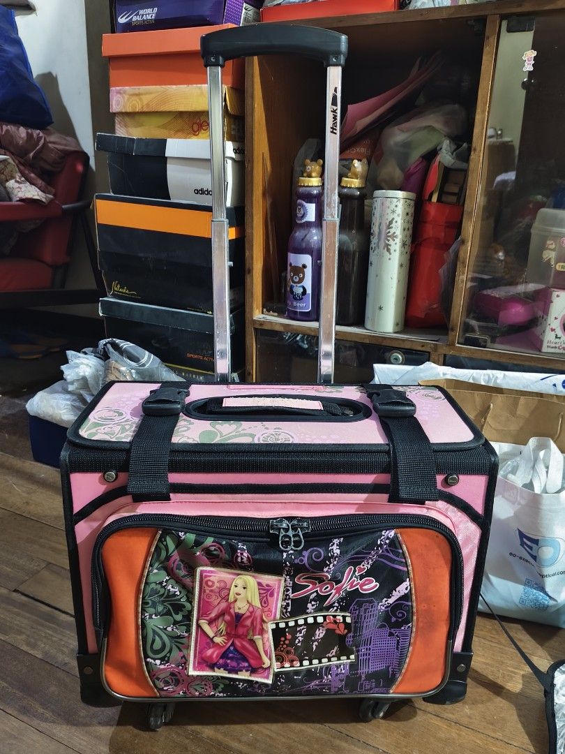 Hawk Sofie trolley boxtype school bag (Category: Strollers) located in Bulacan. Submitted by angel.decluttersx (Listing ID 1439201140, Image 2). Description: ✅all zippers, wheels, trolley handle, and the garter of cover bag are still working well ✅ spacious with sturdy trolley handle ✅still usable and functional for school flaw: minimal discoloration and visible signs of usage ng handle and missing bottle water handle sa side ng bag dm if interes