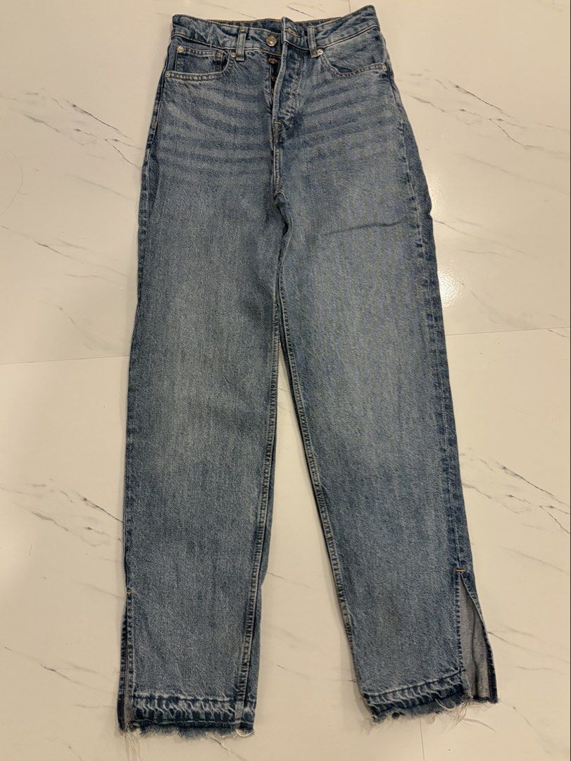 H&M Divided Straight Leg Blue Jeans (Category: Jeans) located in Mandaluyong City. Submitted by 111thaniaaa (Listing ID 1439231088, Image 1). Description: Bought from H&M Uptown Mall. Size: XS MOP: Gcash / Gotyme MOD: J&T .